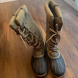 Women's Waterproof Winter Boots - Olive and Black
